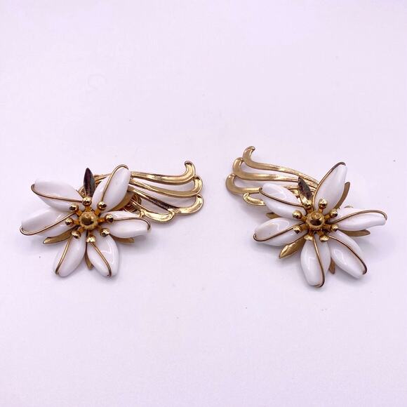 Napier White Resin Flower Bracelet 7” and Earrings Set - Picture 7 of 7